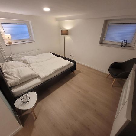 Zimmer Im Souterrain Mit Eigenem Bad Celle Luaran gambar